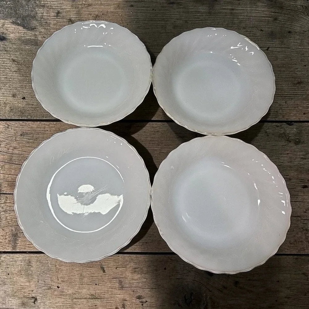 Anchor Hocking Fire King Swirl Bowls Set of 4 Vintage Milk Glass‎